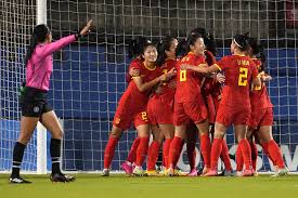 女篮张茹近照，有全运会和WBCA冠军，1米86身材好，女篮颜值担当.